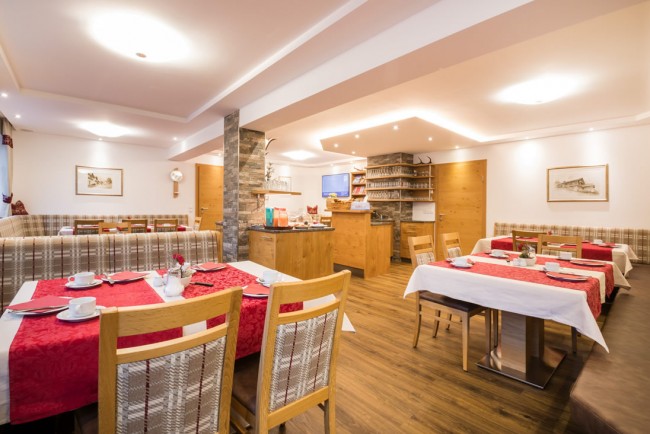 Frühstücken im Frühstücksraum