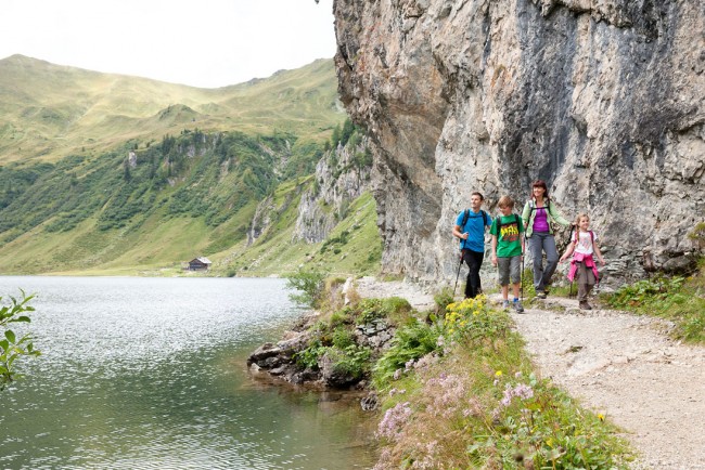 Familie beim Wanderurlaub in Österreich © Wagrain-Kleinarl Tourismus