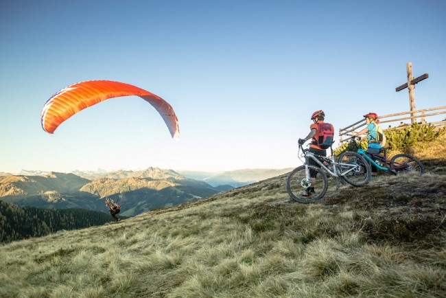 Paragleiten, Mountainbiken © Stoneman_Taurista-Dennis_Stratmann