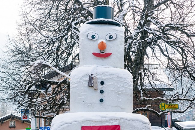 Schneemann am Marktplatz