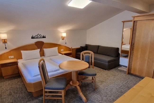 Dreibettzimmer mit Balkon