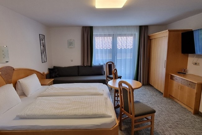 Dreibettzimmer mit Balkon
