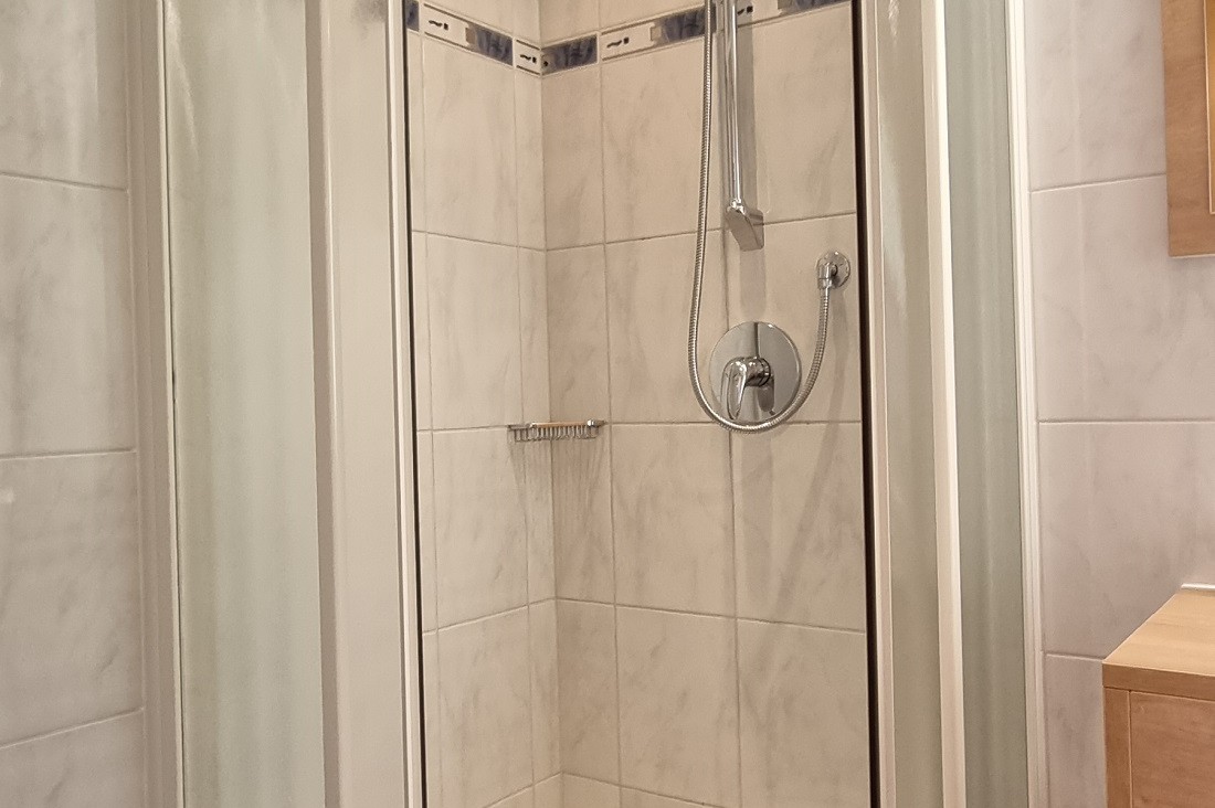 Dusche Dreibettzimmer