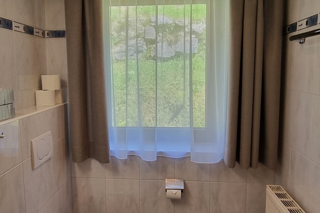 Badezimmer mit Dusche