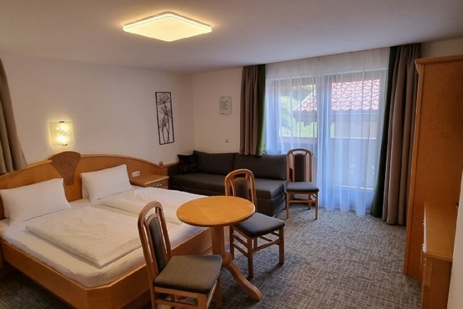 Dreibettzimmer mit Balkon