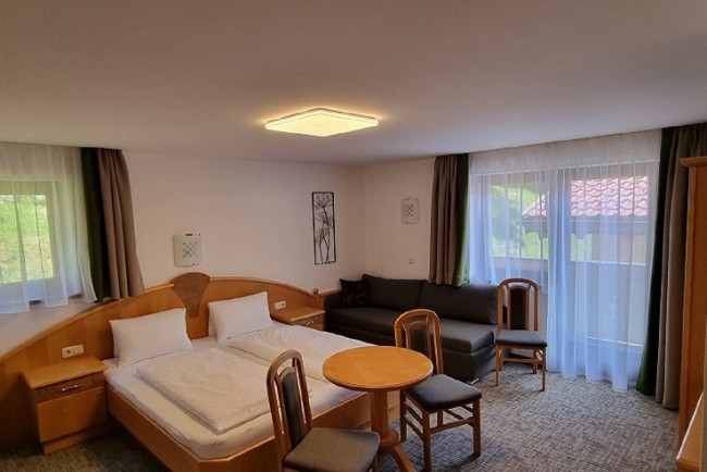 Doppel-Dreibettzimmer